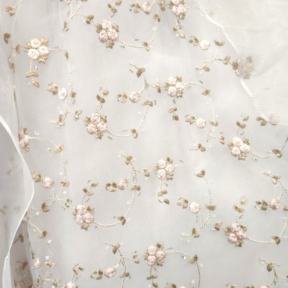 Q by Da Vinci White With Embroidered Spring Floral Quinceañera Dress Size 8 - Picture 4 of 14